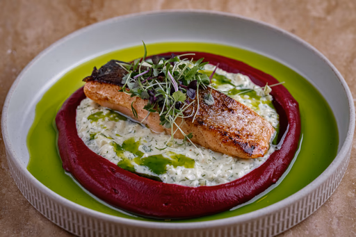 Salmon / horseradish cauliflower / beetroot-prunes cream