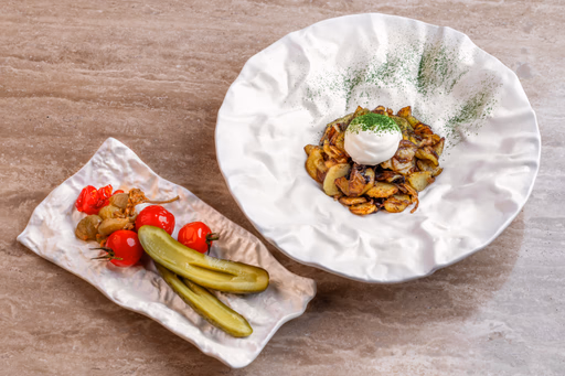 The best dish ever - fried potatoes / onions / mushrooms / fermented vegetables