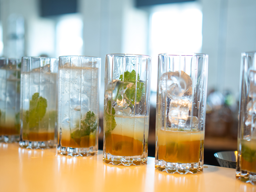 Why Choosing a Restaurant with a Bar Makes for the Perfect Night Out